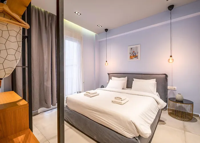 Sleek Plaka Retreat - Heart Of Athens