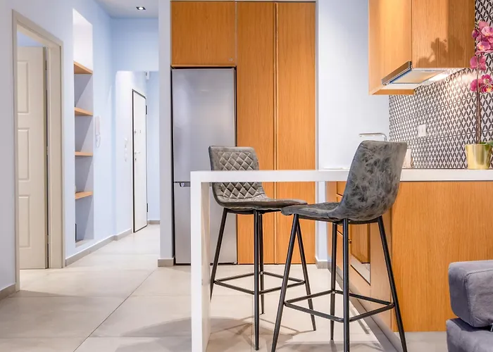 Sleek Plaka Retreat - Heart Of Athens