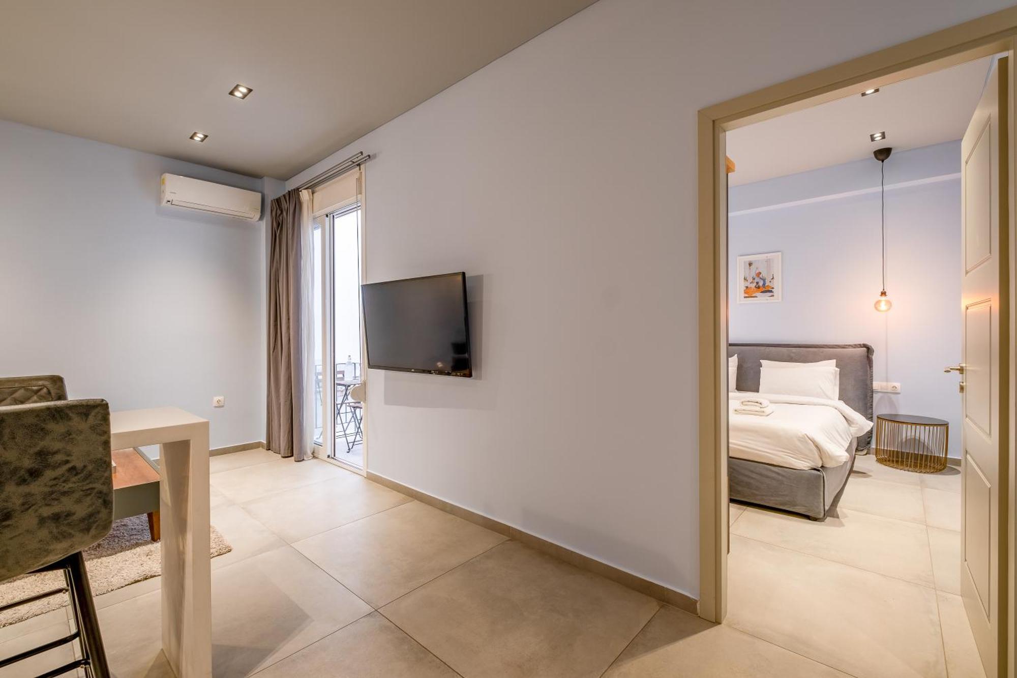 Sleek Plaka Retreat - Heart Of *