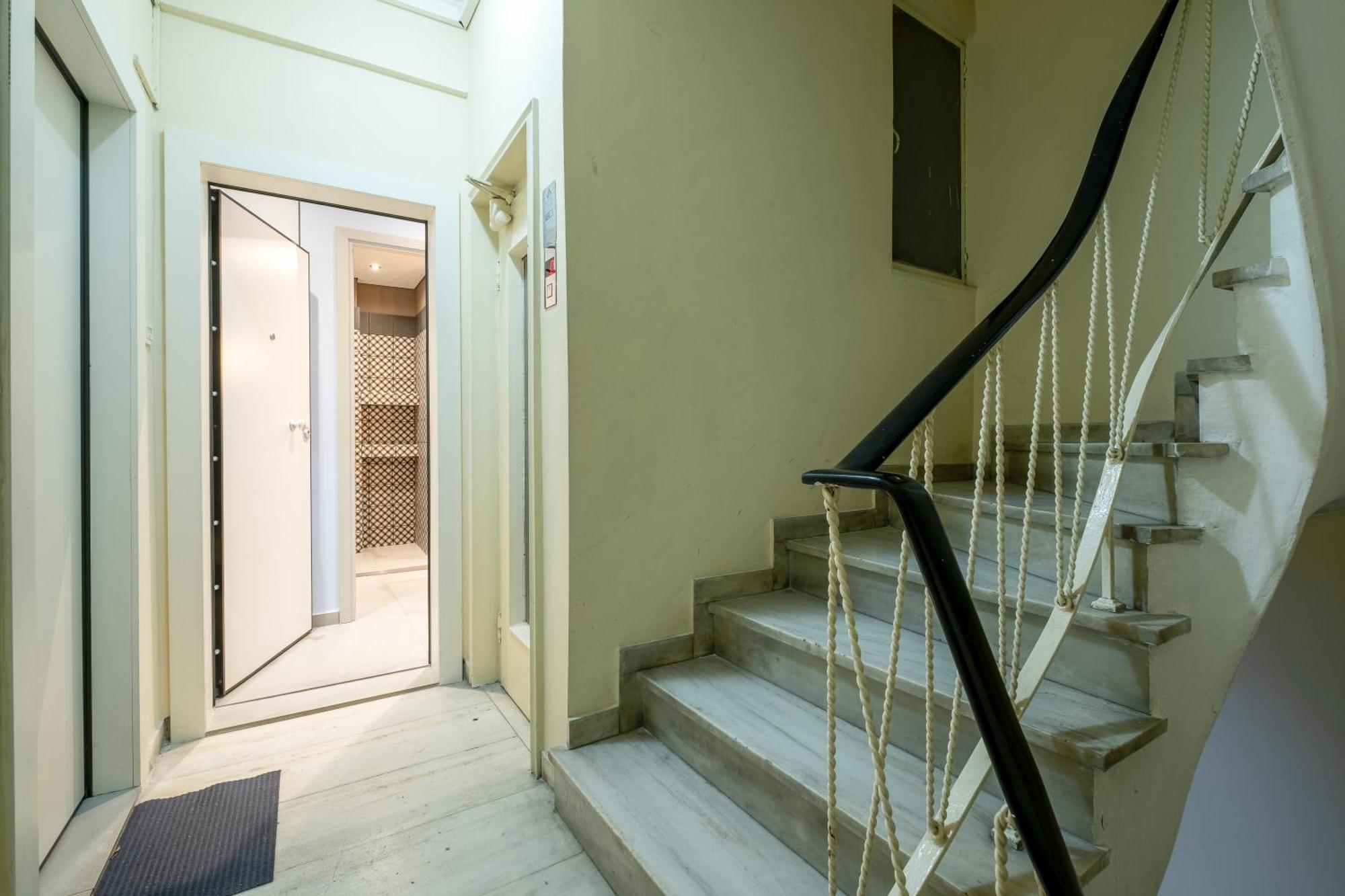 Sleek Plaka Retreat - Heart Of *
