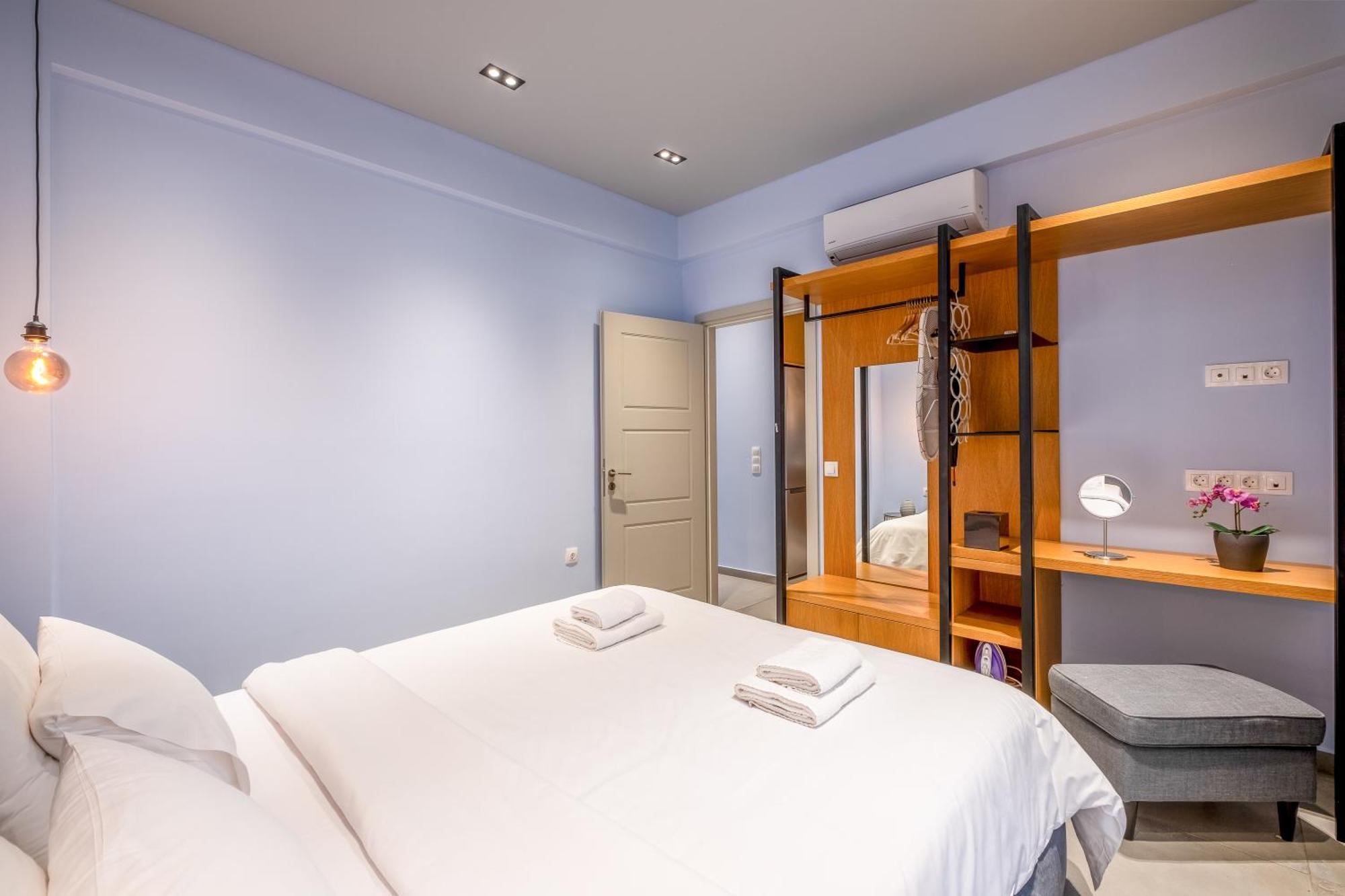 Sleek Plaka Retreat - Heart Of Apartment Athens