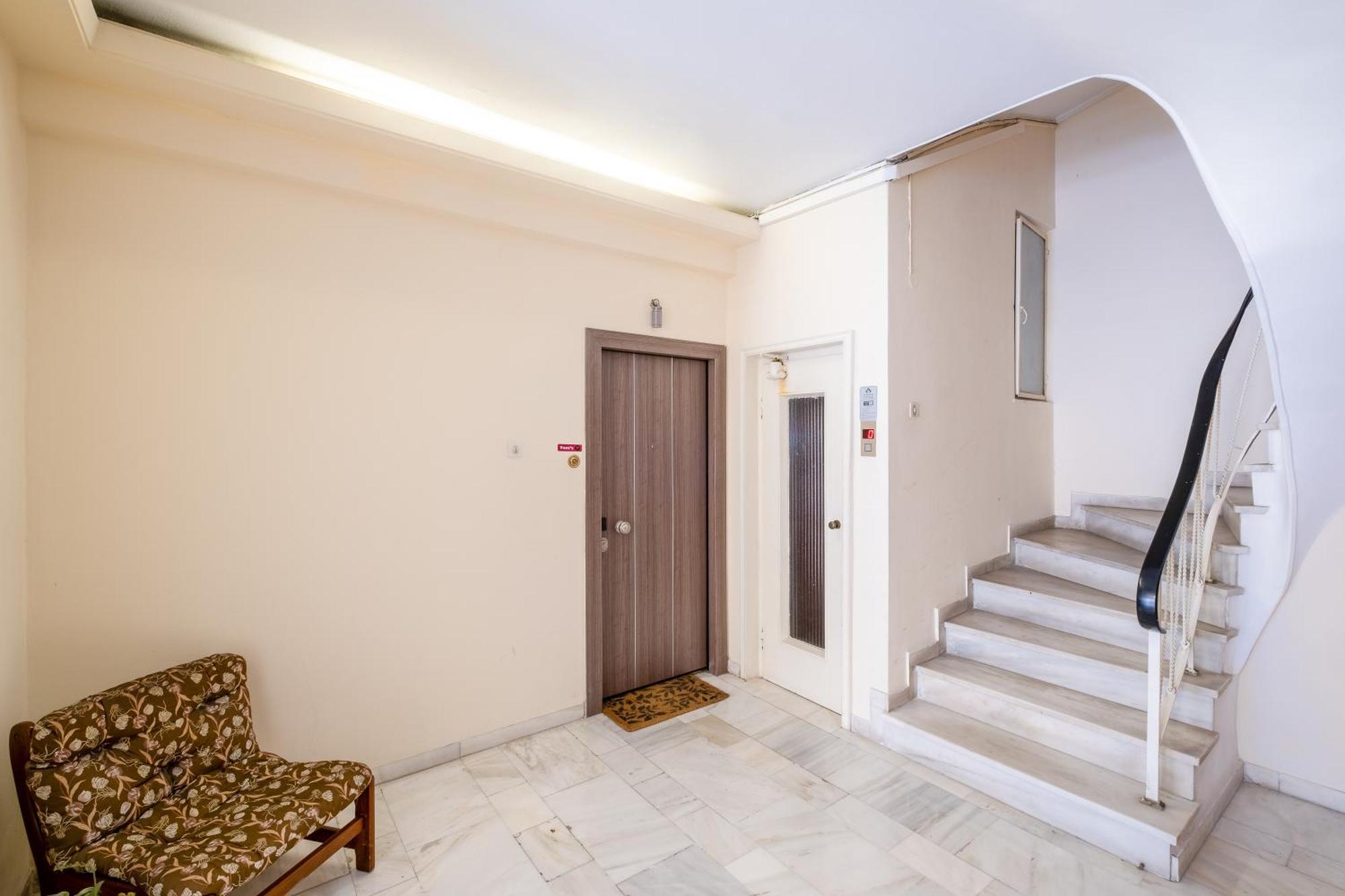 Sleek Plaka Retreat - Heart Of Apartment Athens